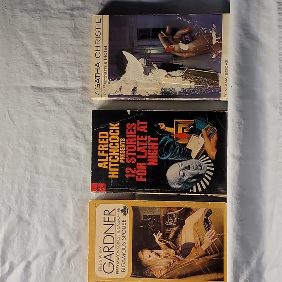 vintage paperbacks .. mysteries - Picture 1 of 13